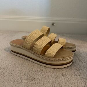 Universal Thread Tan Platform Sandals